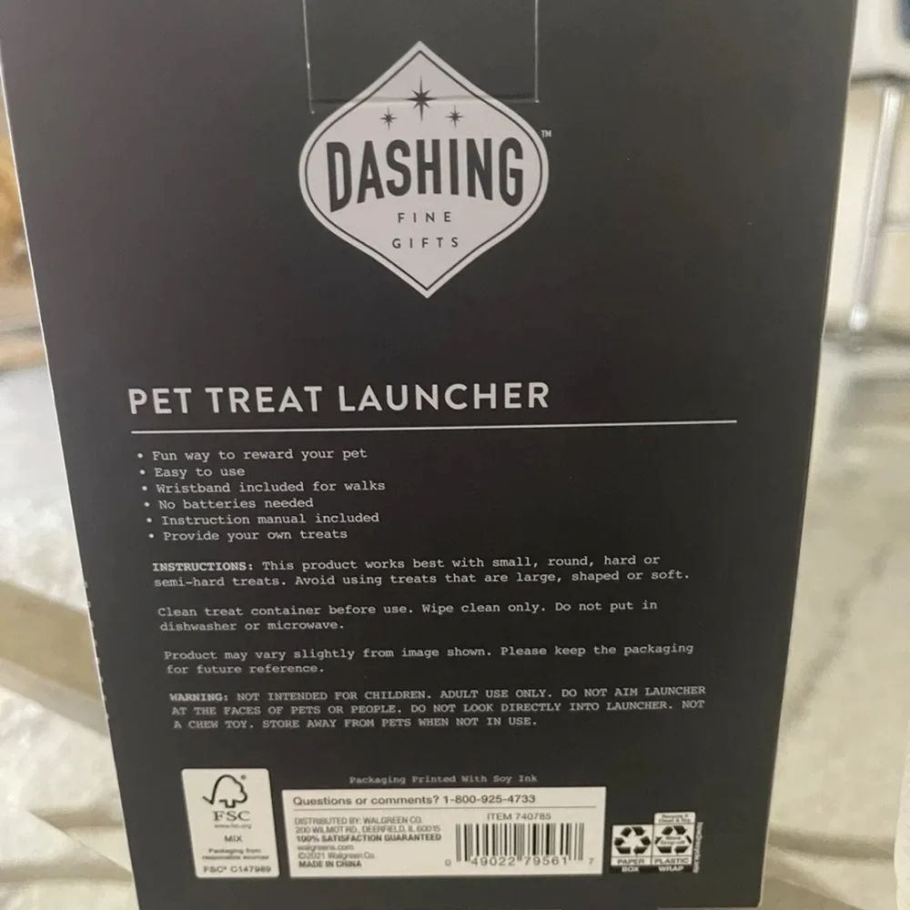 TREAT LAUNCHER for Cats or Dogs * New Mint in Box